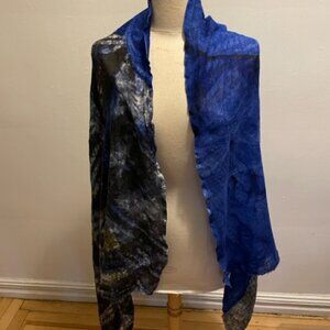 Silk & Cashmere lightweight printed shawl in silk and cashmere in blue and grey